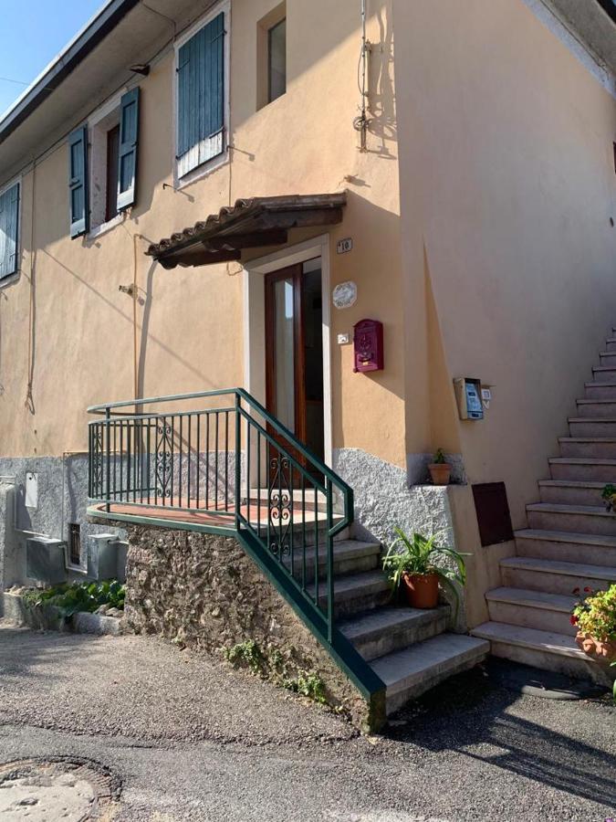 Casa Lisetta, 3-Room Apartment With Lake View Torri Del Benaco Kültér fotó