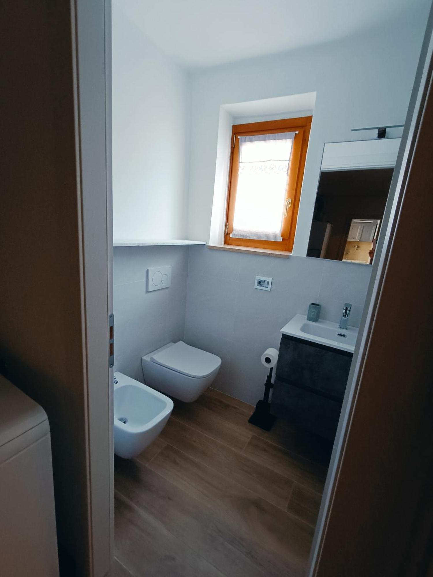 Casa Lisetta, 3-Room Apartment With Lake View Torri Del Benaco Kültér fotó