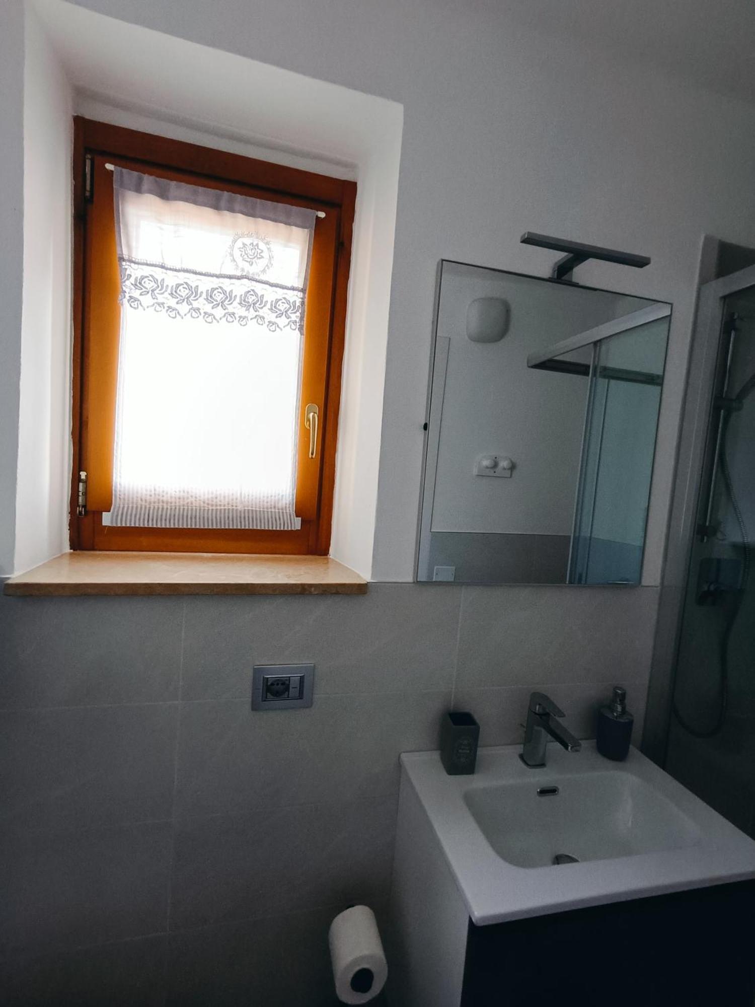 Casa Lisetta, 3-Room Apartment With Lake View Torri Del Benaco Kültér fotó